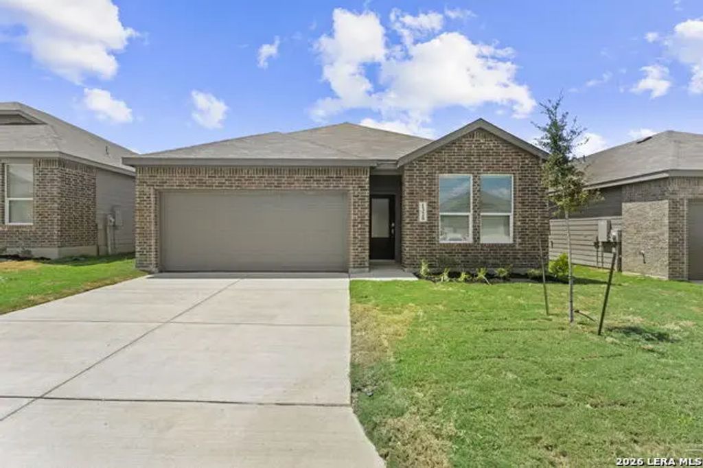 1320 Apron Trl, New Braunfels