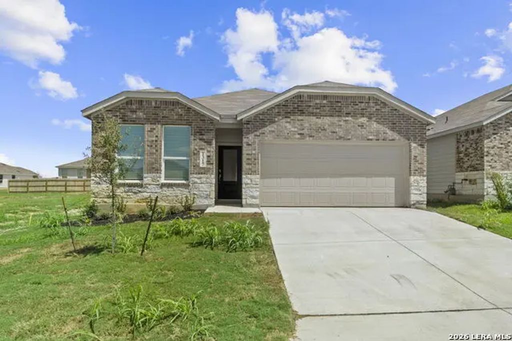 1317 Apron Trl, New Braunfels
