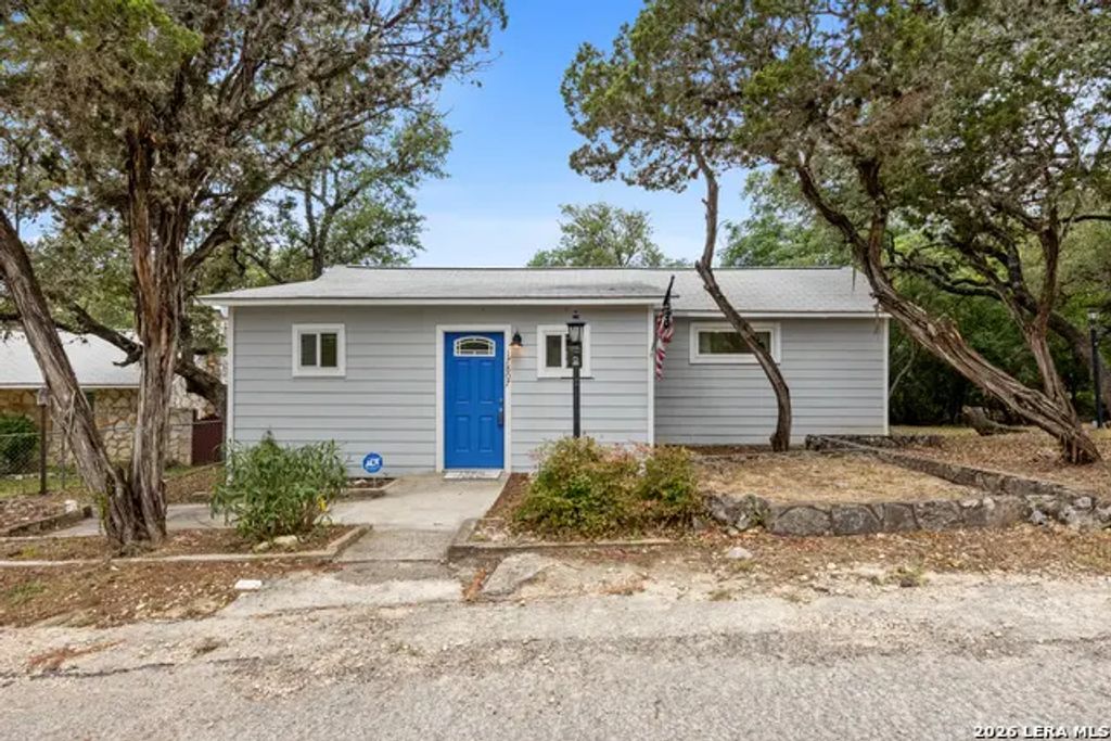 17807 Hilltop Dr, Helotes