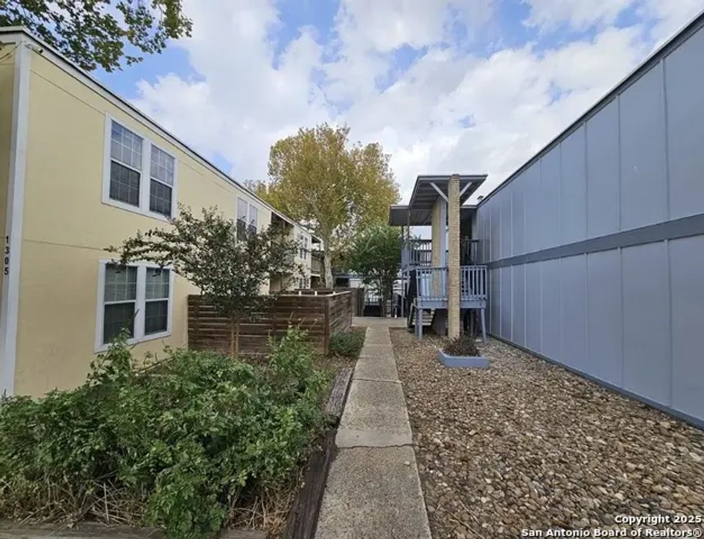 1305 E Mulberry Ave 4, San Antonio