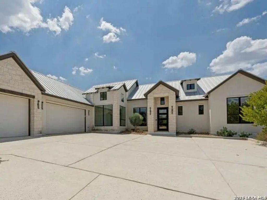 249 Fly Line Trl, New Braunfels