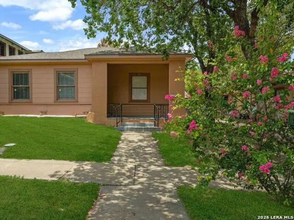 1023 W French Pl, San Antonio