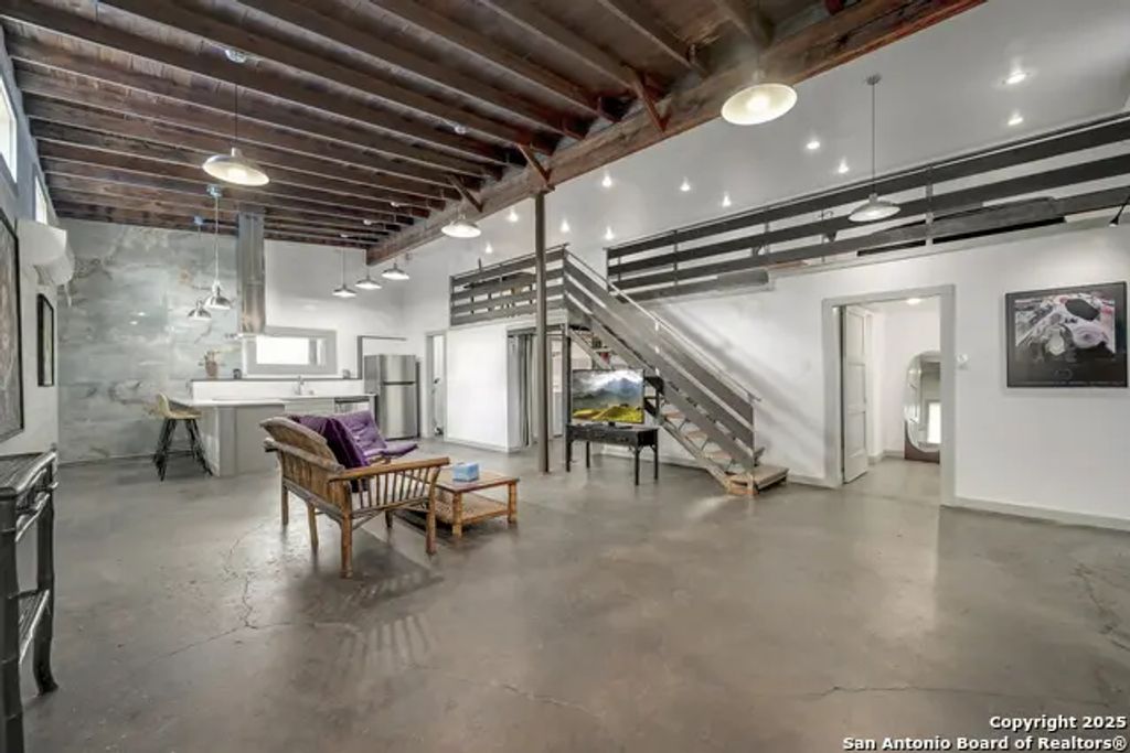 154 Fredericksburg 106, San Antonio