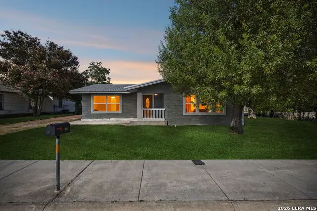 281 N Lone Star Ave, New Braunfels