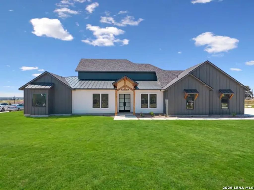 1195 County Road 319, La Vernia