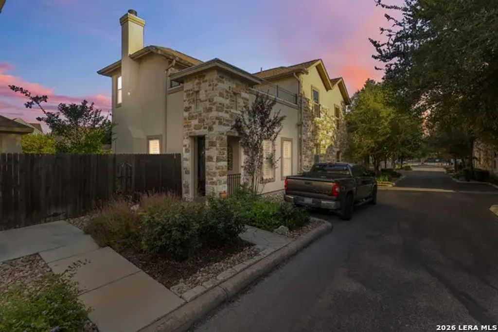 5923 Whitby 102, San Antonio