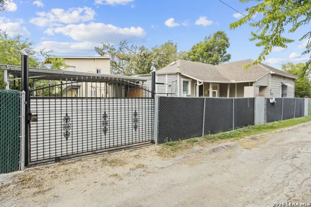 944 Briscoe Aly, San Antonio