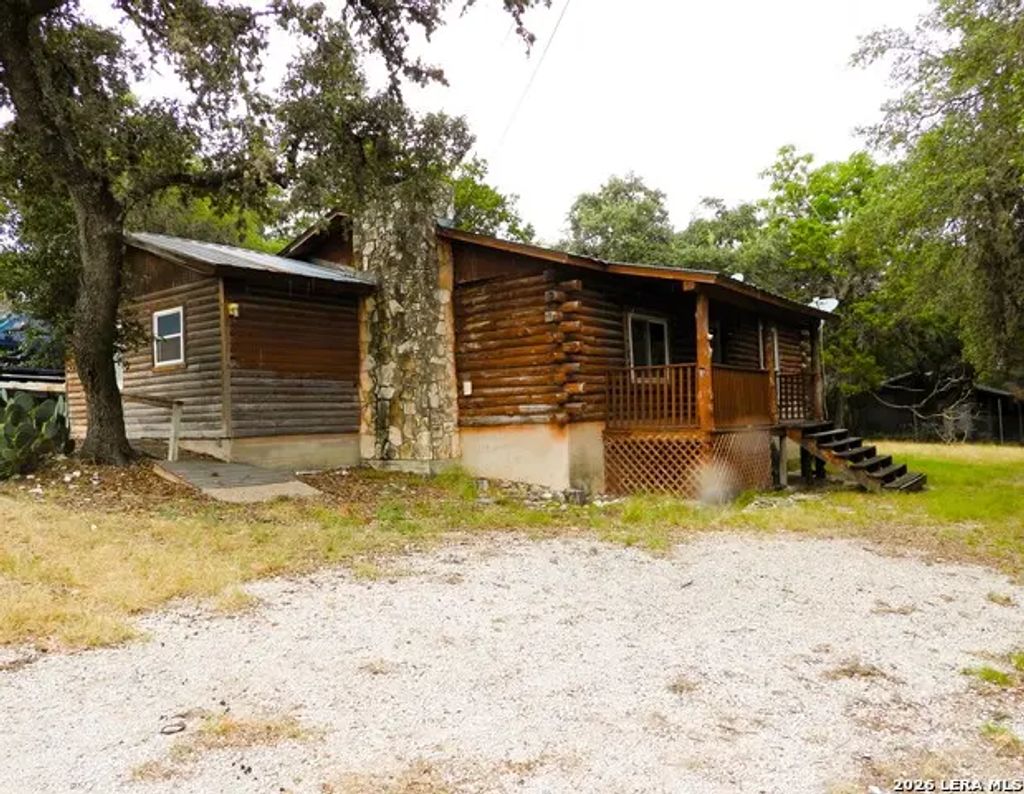 162 Water View Drive, Lakehills