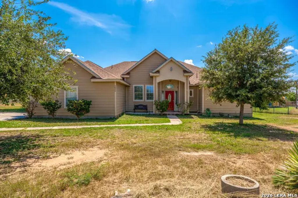 3820 Fm 3175, Lytle