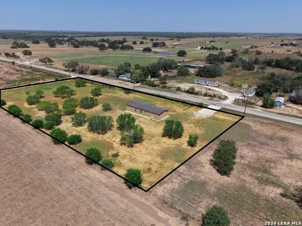 3041 Fm 1333, Poteet