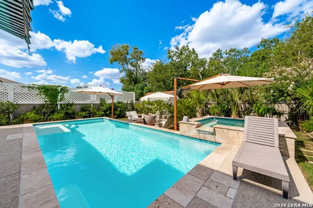 6343 Hibiscus Fls, San Antonio
