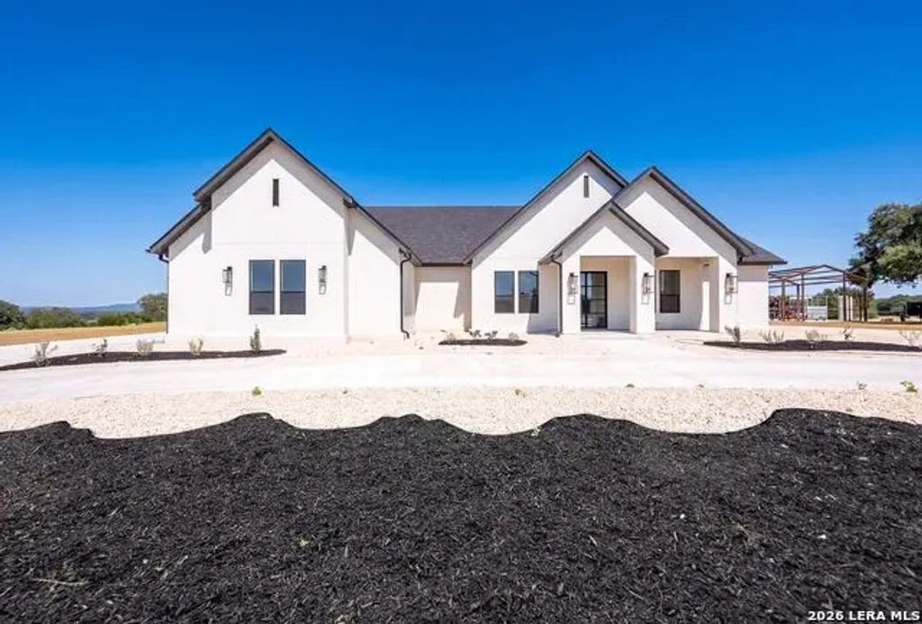 344 Martingale Trail, Bandera