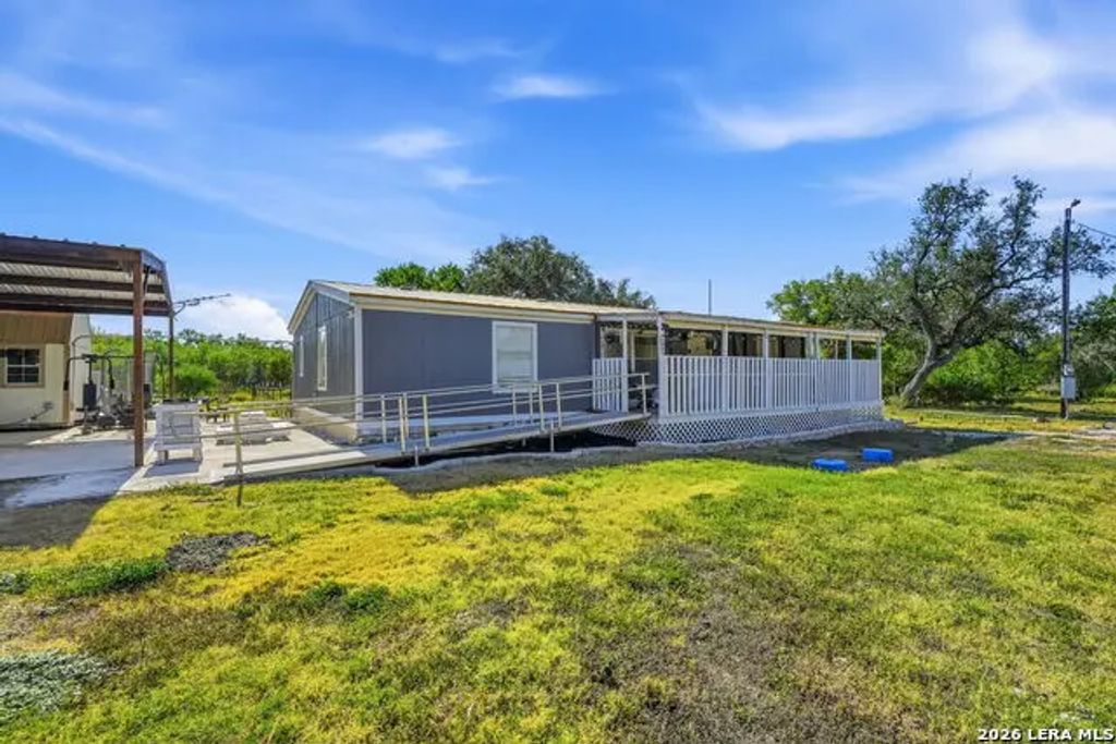 104 County Road 4637, Hondo