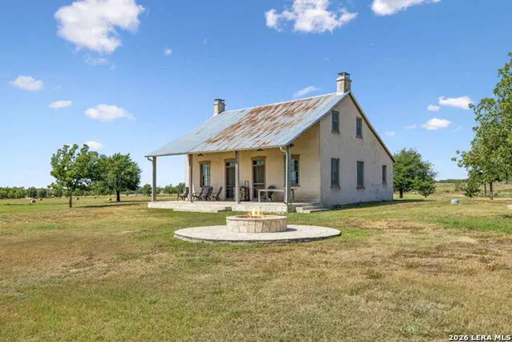 2007 County Road 271, Rio Medina