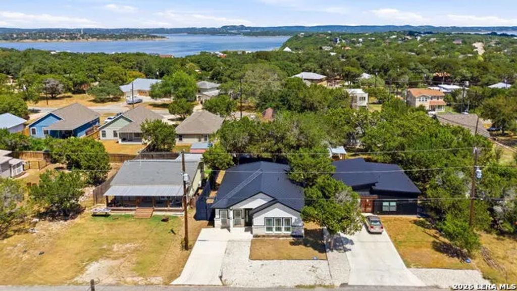 1224 Blueridge Dr, Canyon Lake