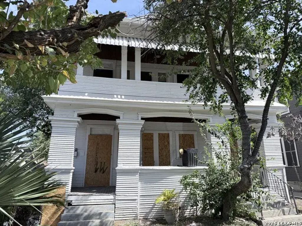 305 W Poplar St, San Antonio