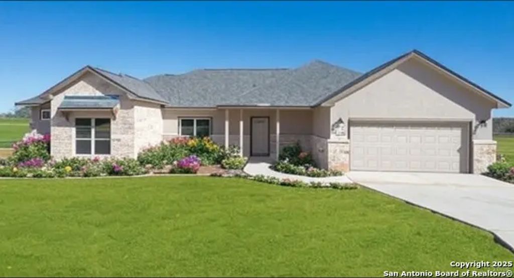 120 Grand View, Floresville
