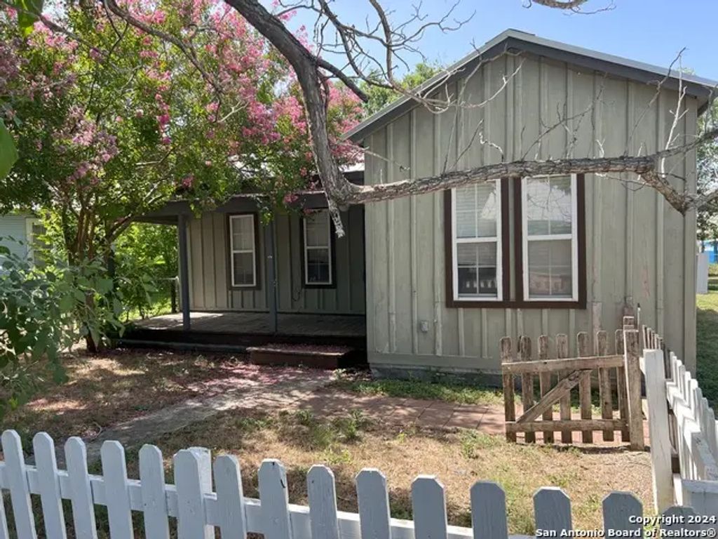 213 W Schulz St, Marion