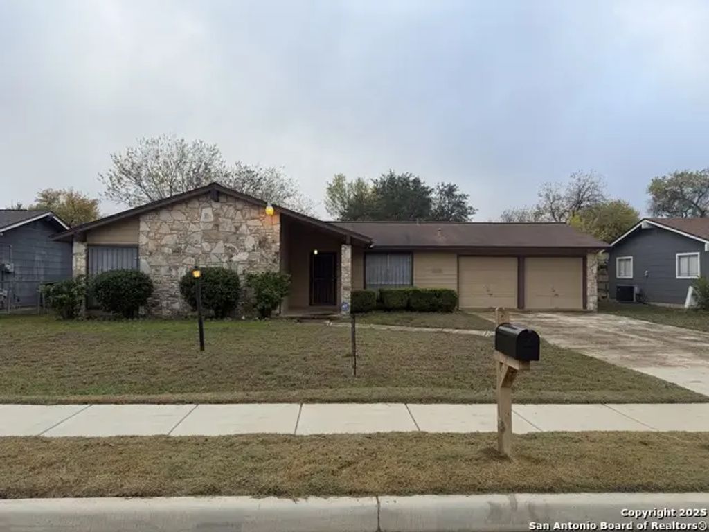 7422 Fieldgate Dr, San Antonio