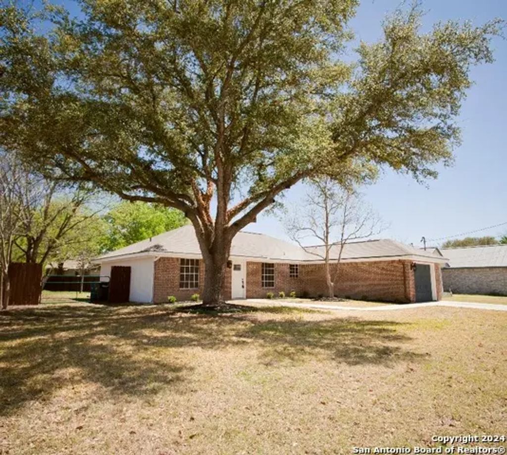 927 Lipan Dr, New Braunfels
