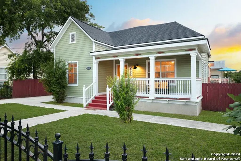 1102 E Crockett St, San Antonio
