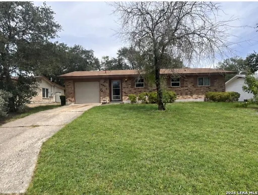 131 Bluebonnet Dr, Kenedy