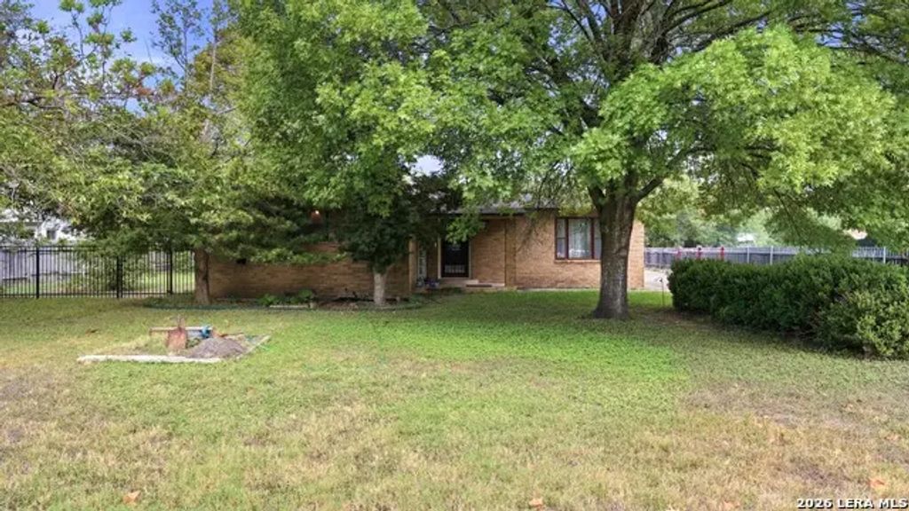 2246 Gruene Rd, New Braunfels