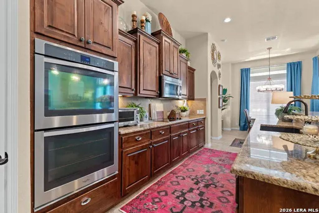 638 Cambridge Dr, New Braunfels