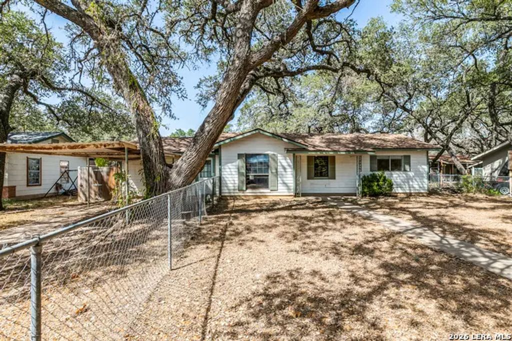 304a Fox Run, Devine