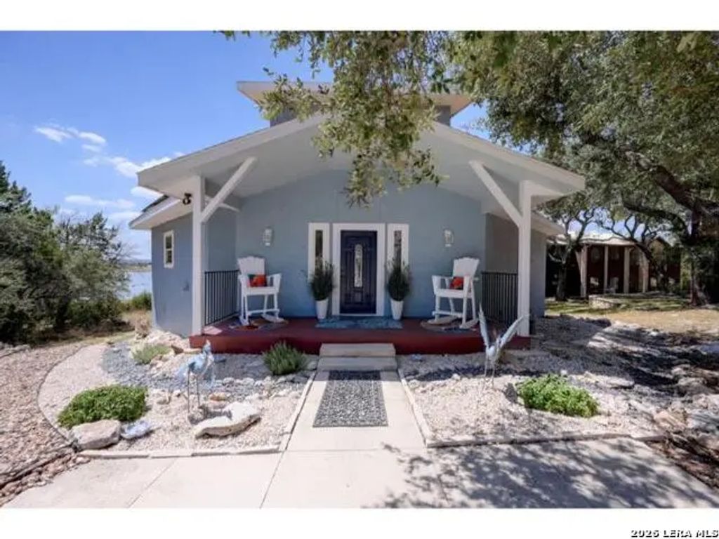 3811 Potters Creek Rd, Canyon Lake