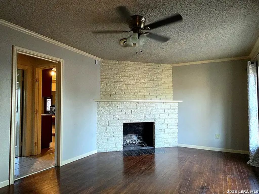 807 Frio, Cotulla