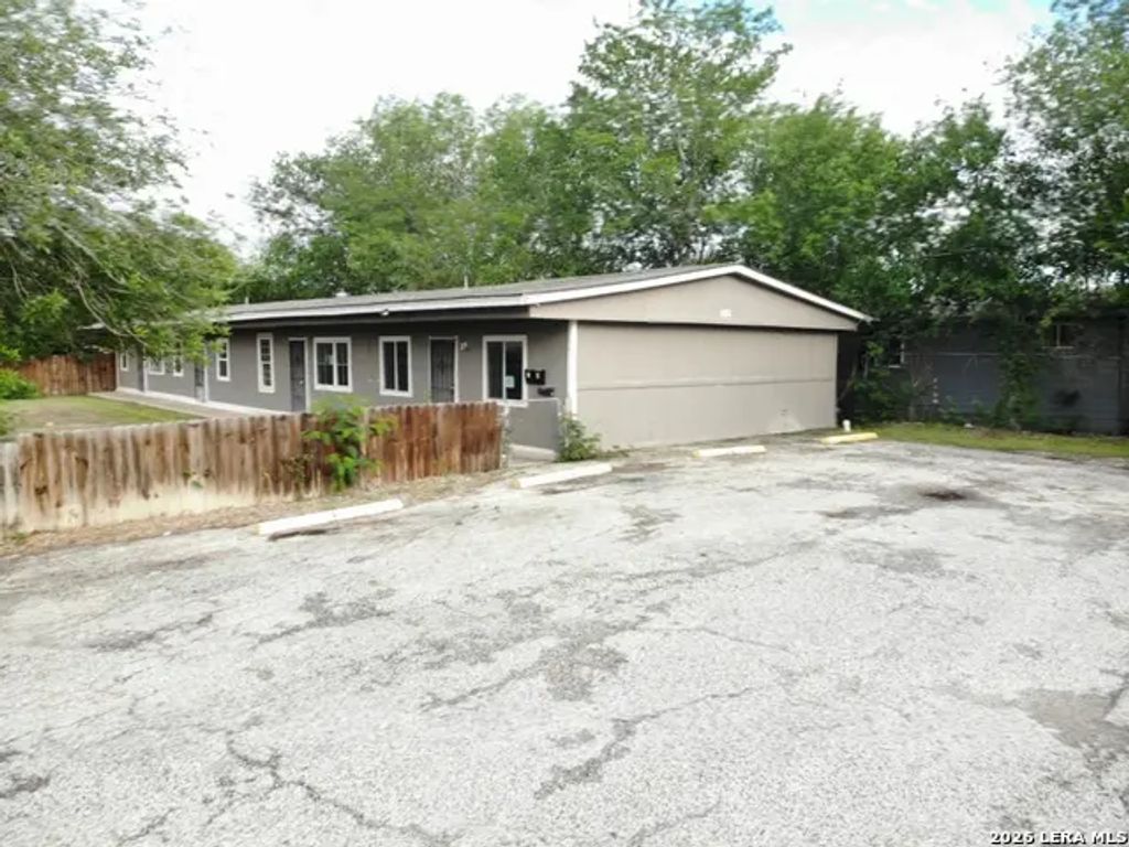 520 Altitude Dr, San Antonio