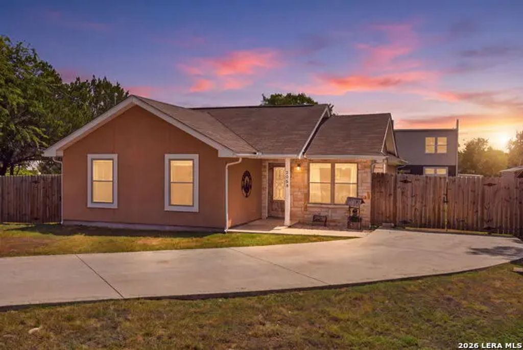 2058 Blueridge Dr, Canyon Lake