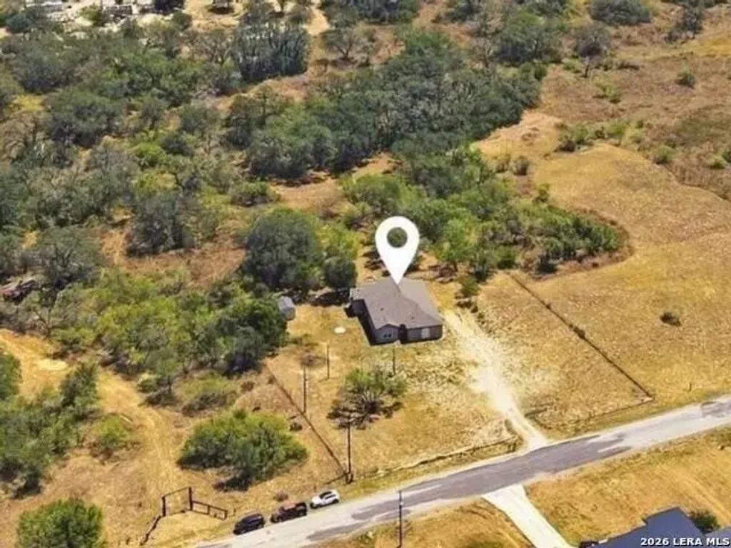 685 Clear Lake Loop, Poteet