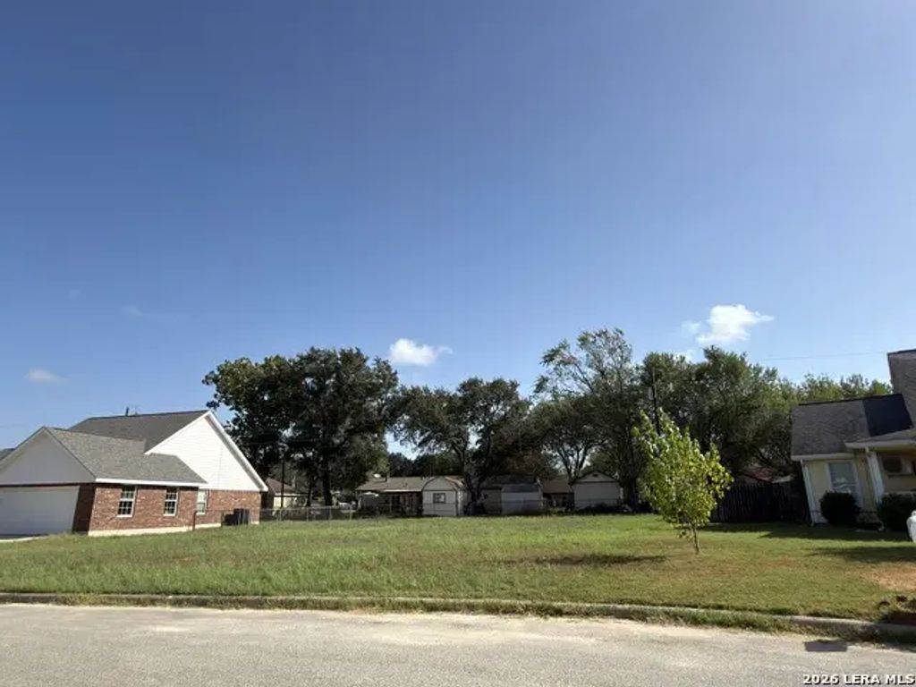 1017 Verbena Loop, Floresville