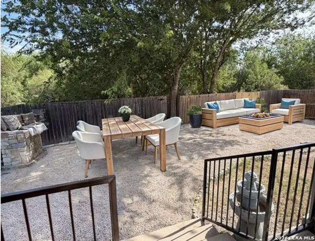 9031 Laguna Fls, San Antonio