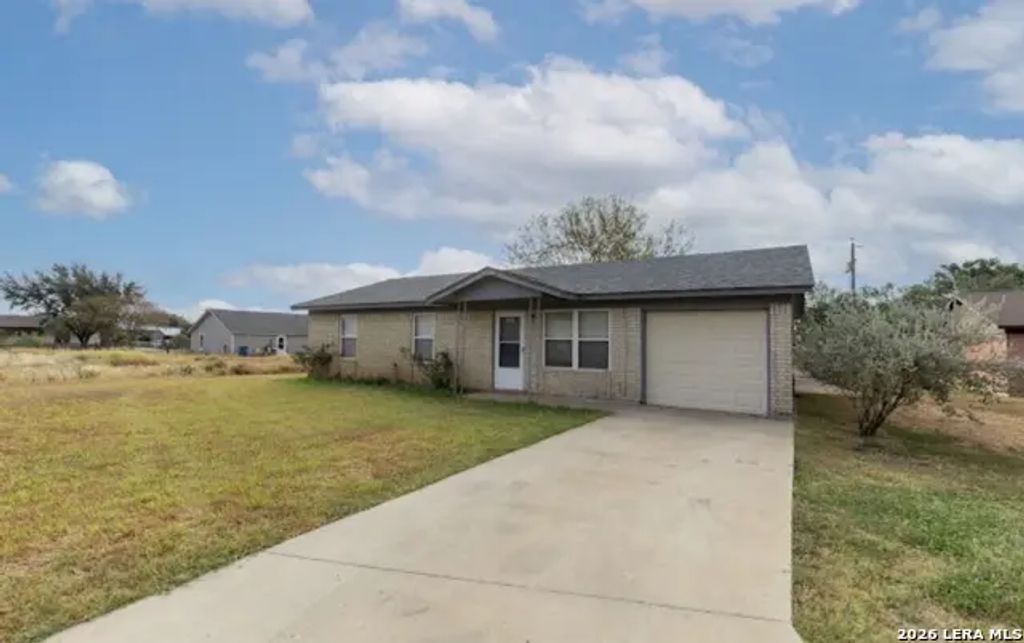 2832 County Road 1129, Pearsall