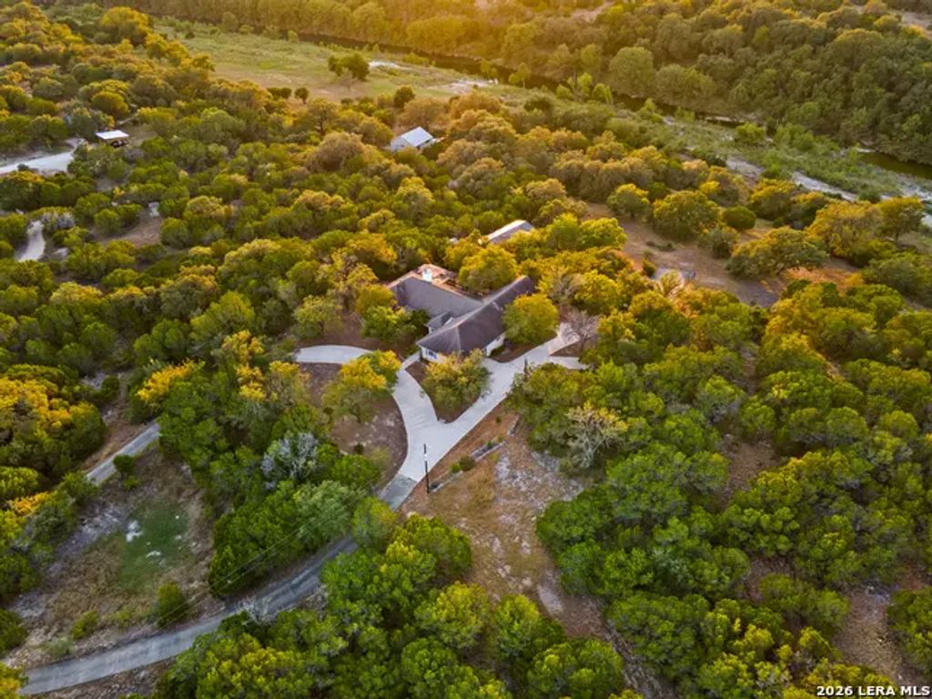 1258 River Bluff Cir, Pipe Creek