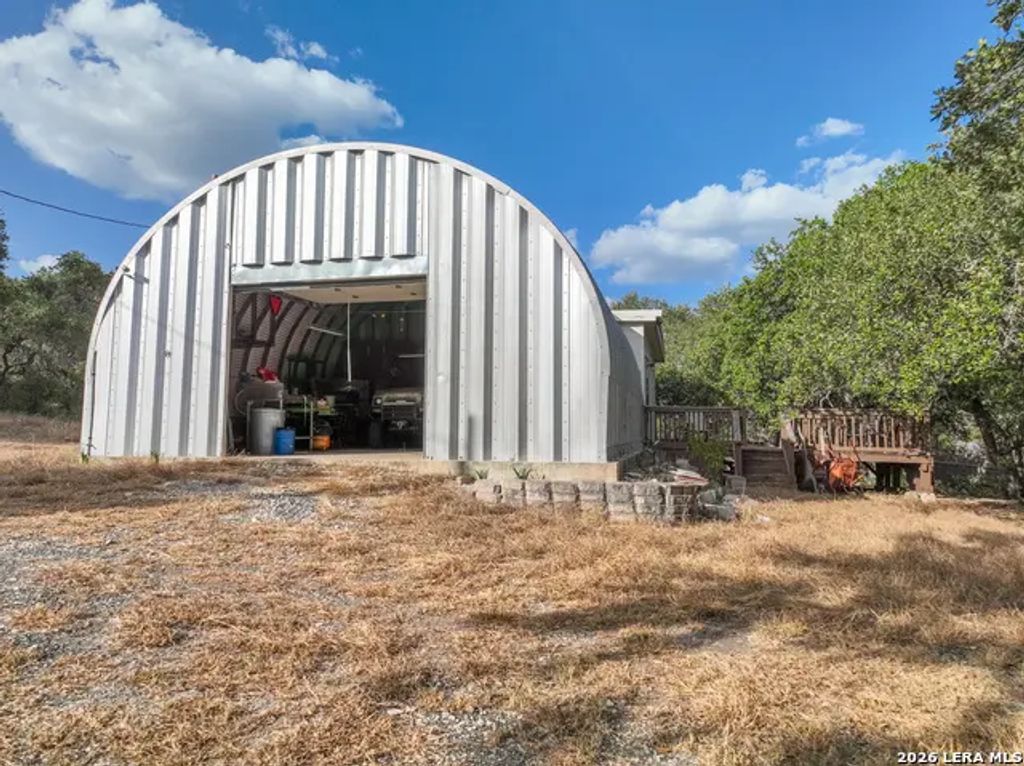 315 Private Road 235, Hondo