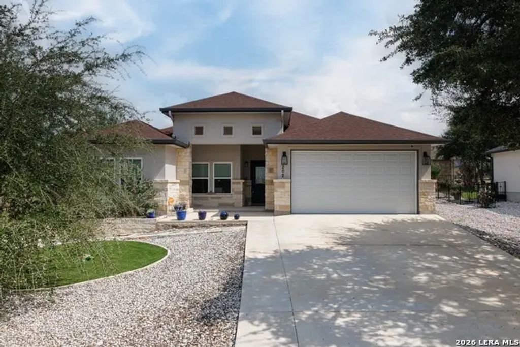 202 Roy Nichols Dr, Blanco