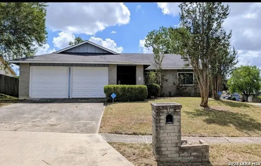 5751 Wood Oak, San Antonio