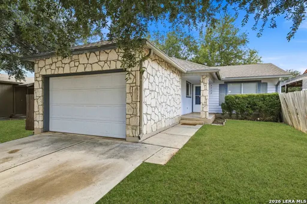9982 Misty Plain Dr, San Antonio