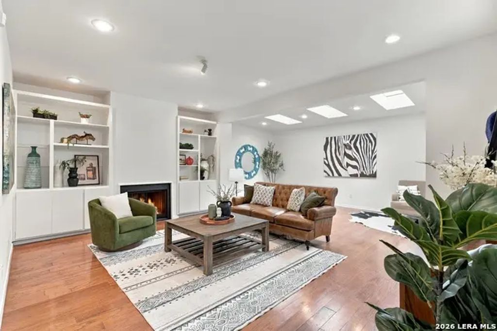 208 Grove Pl, Alamo Heights