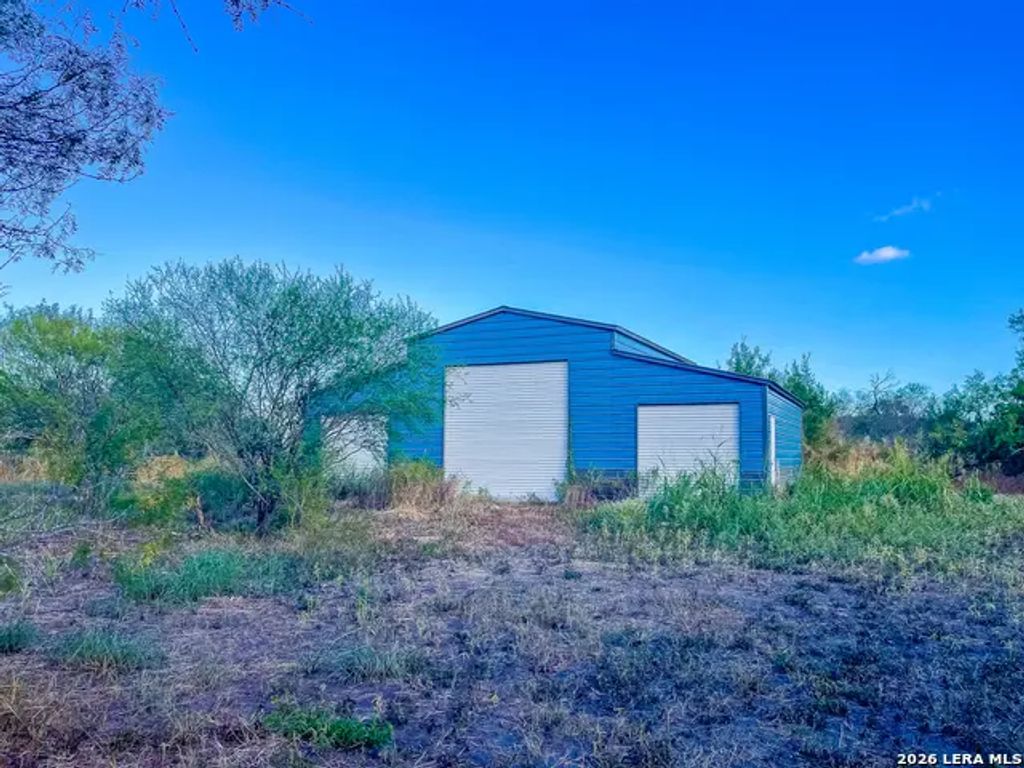 3756 Elm Dr, Beeville