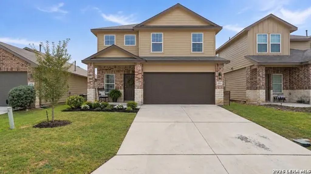 2924 Panther Spg, New Braunfels