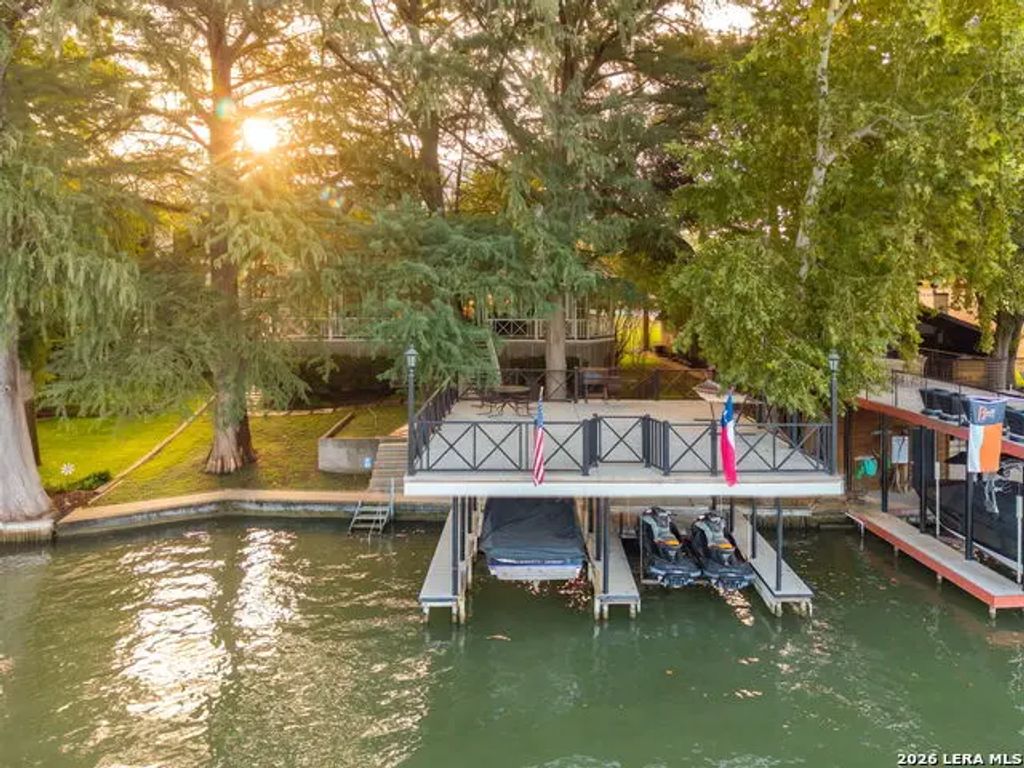 244 Lake Ridge Dr, Seguin