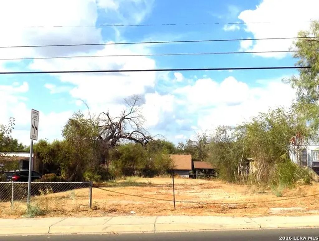 1373 E Main St, Eagle Pass