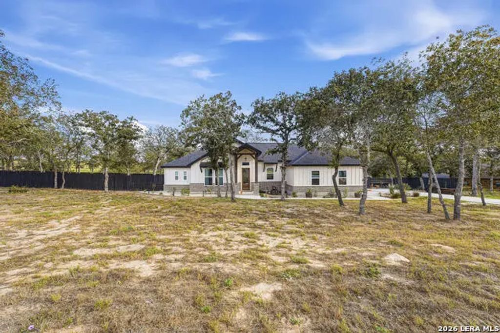 1196 County Road 319, La Vernia