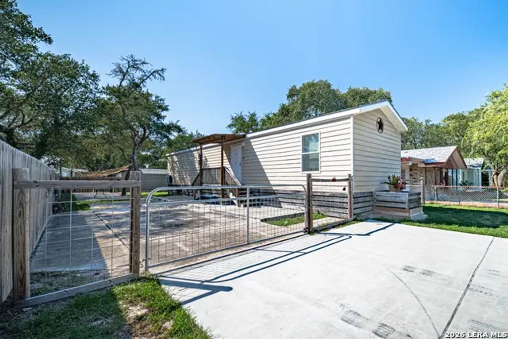 11 Sandra, Rockport