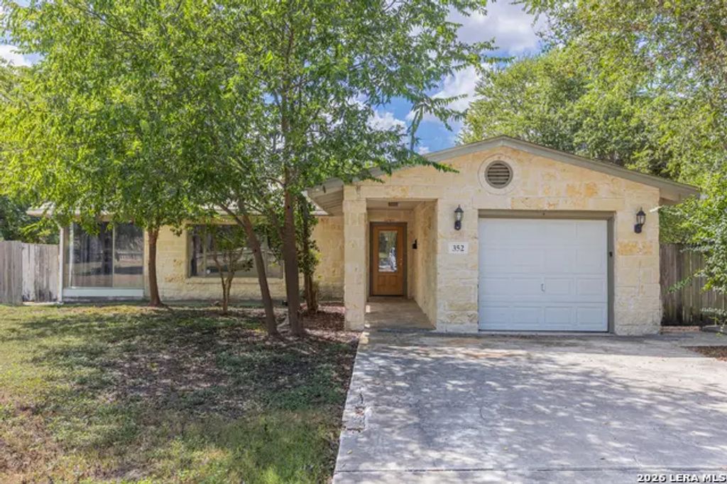 352 Tuttle Rd, Terrell Hills